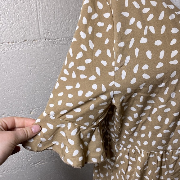 Women’s size large v-neck brown/tan and white spot knee length dress size large - Picture 5 of 5